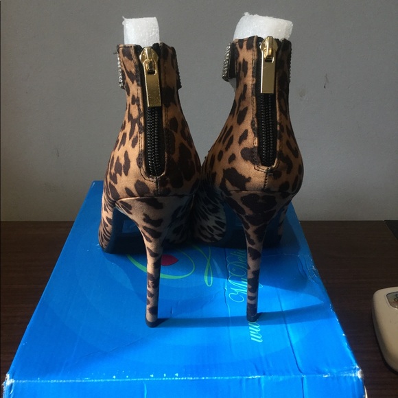 💃🏿Joan Tan/Gold Cheetah Print Stilettos💃🏿 - Picture 5 of 6
